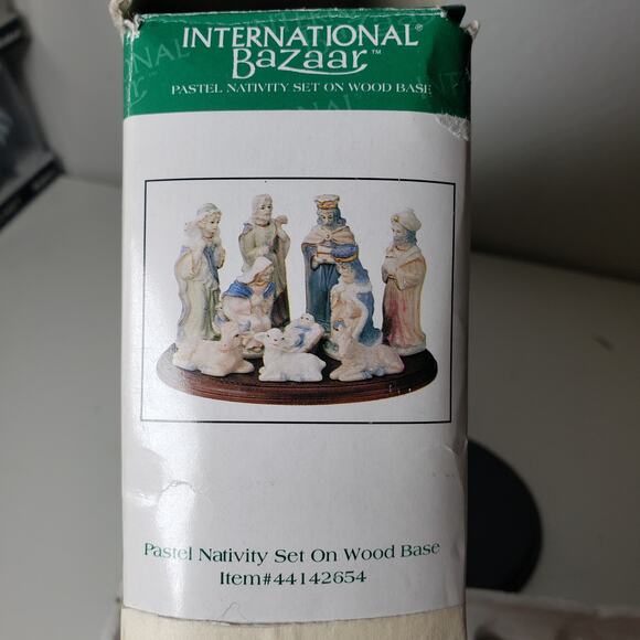 Vintage International Bazaar Pastel Porcelain Nativity Set On Wood Base 10PC - Picture 9 of 11